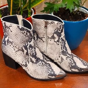 Steven Madden Snakeskin leather Preston boots size 9.5